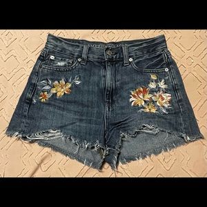 Adorable American Eagle embroidered denim shorts!